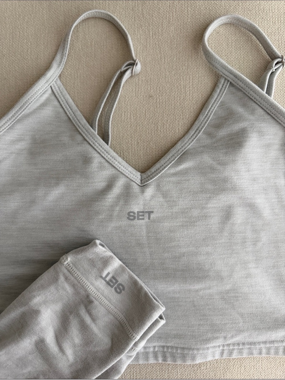 SET ACTIVE GRAY FORMCLOUD
Tank bra M and Matching Leggings
S - Picture 2 of 3